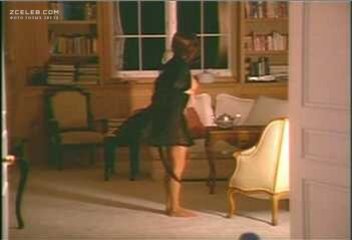 Голая Лиза Бойл в фильме «Улица любви», 1994