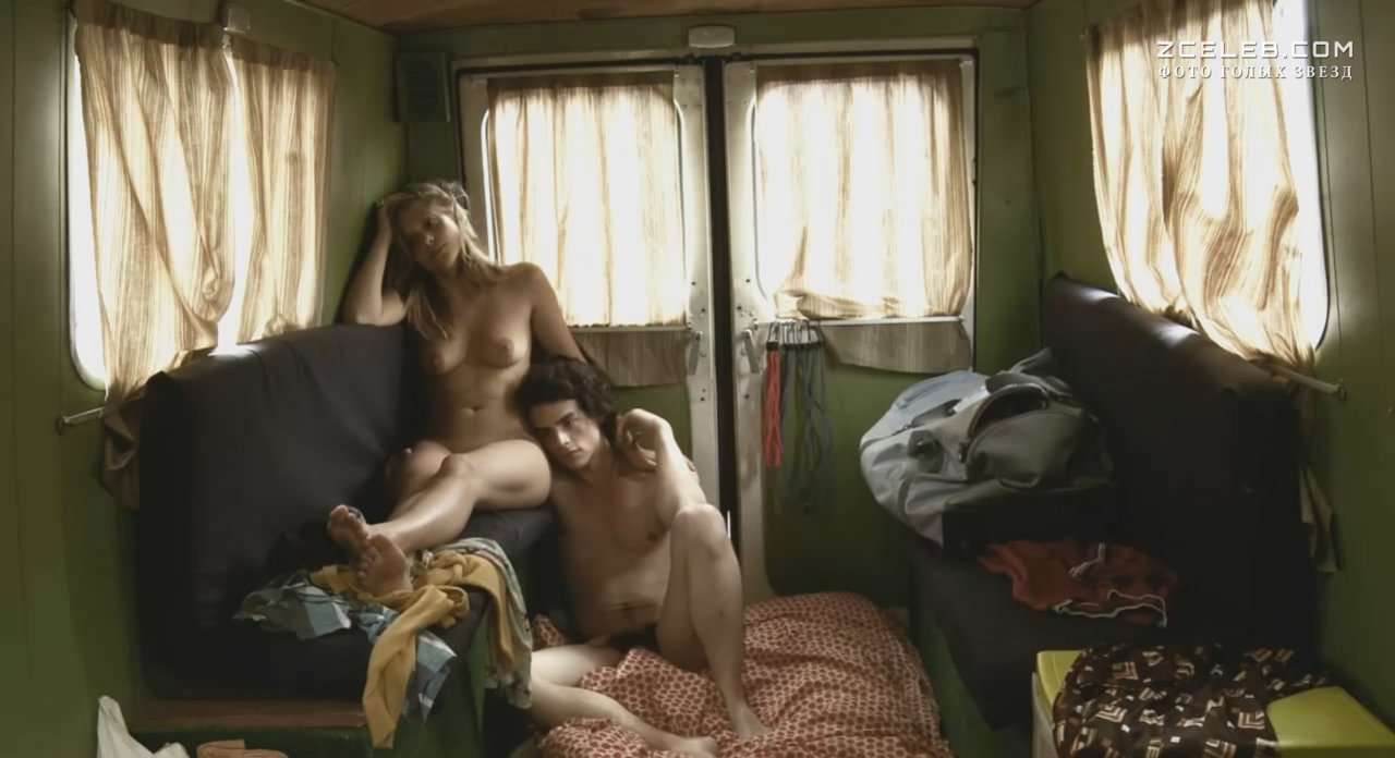 Голая Лиззи Брошере в фильме «Перевод с американского», 2011
