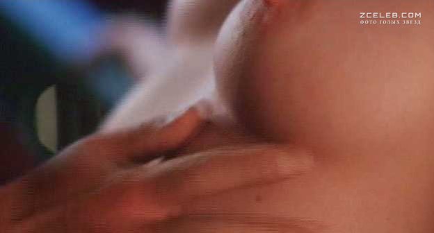 Голая Марли Мэтлин в фильме «Суперпреступление», 1999