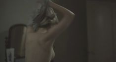 Голая Мелани Лоран в фильме «Начинающие», 2010