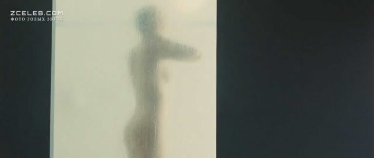 golaja melani loran v filme rekviem po ubijce 2011 6b325cb