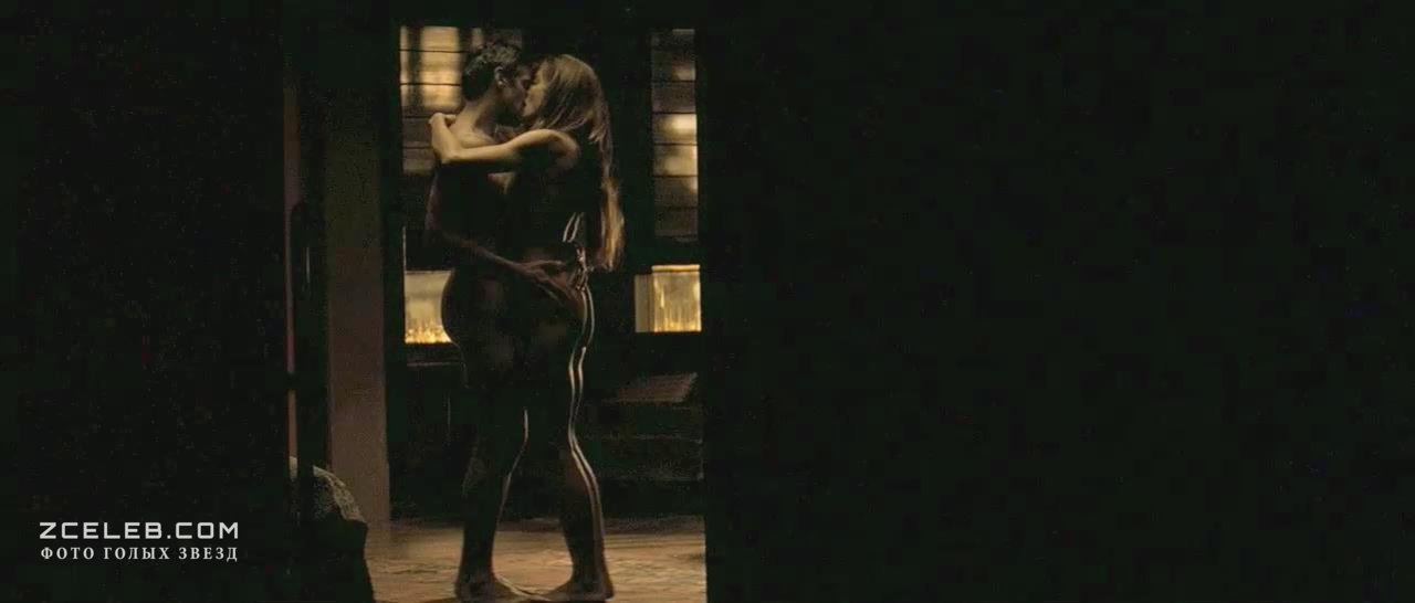 Голая Наташа МакЭлхоун в фильме «Солярис», 2002