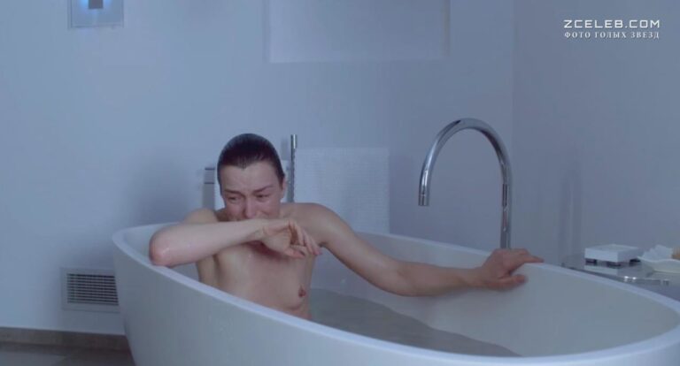 golaja olivija uiljams v filme zvezdnaja karta 2014 2916dc5