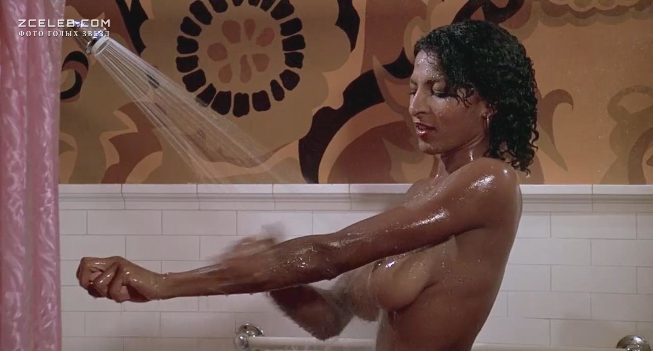 Голая Пэм Гриер в фильме «Пятница Фостер», 1975