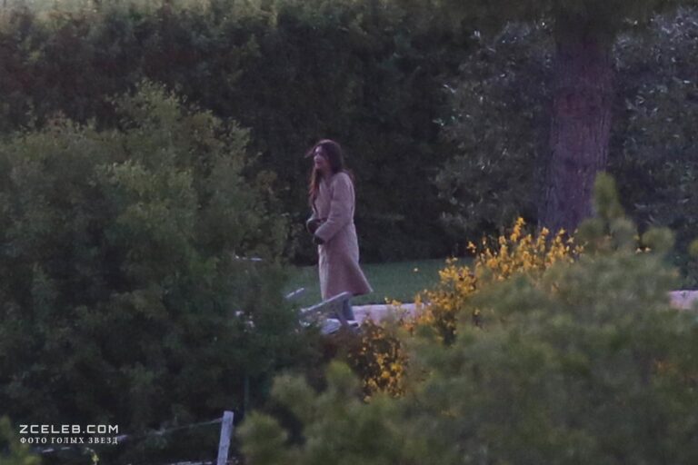 golaja popa emili ratakovskiv filme welcome home 2018 e8f546c