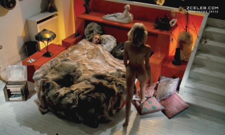 golaja popa mirej dark v filme vysokij blondin v chjornom botinke 1972 cc6a1f0