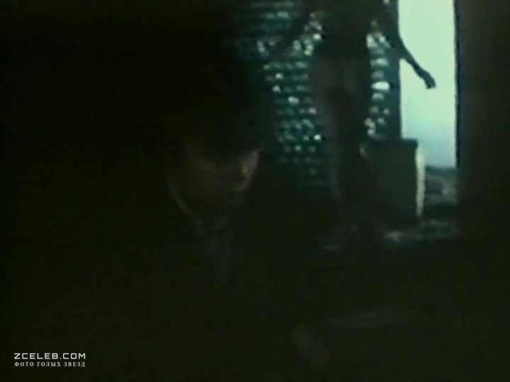 Голая попка Анны Тихоновой в фильме «Влюбленный манекен», 1991
