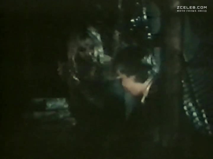 Голая попка Анны Тихоновой в фильме «Влюбленный манекен», 1991