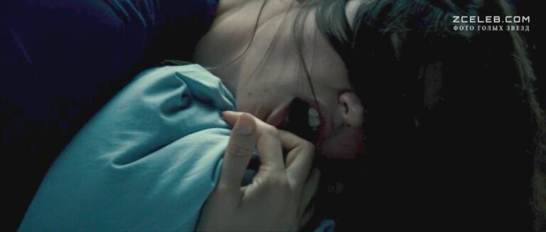 golaja popka leticii kasty v filme ne vhodit my ne odety 2012 9bd49d1