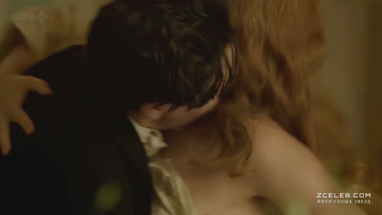 golaja rebekka holl v seriale konec parada 2012 f4cdee9