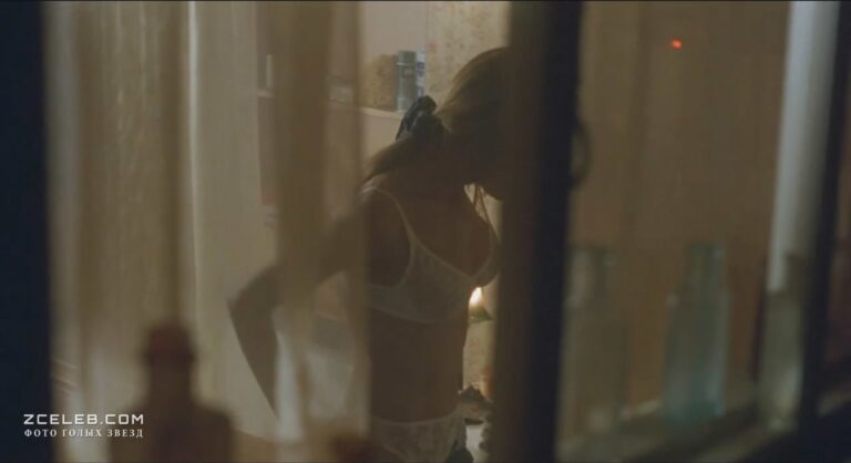 golaja rozanna arkett v filme nekuda bezhat 1993 81475df