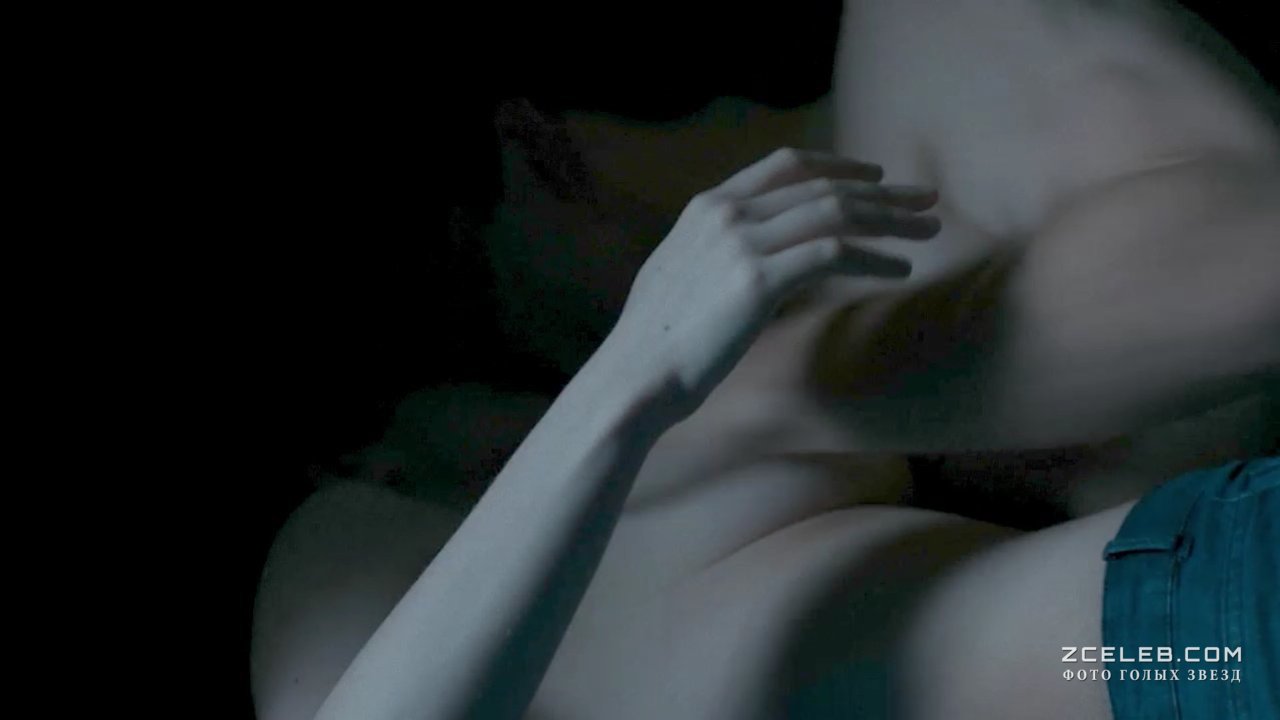 Голая Сара Хэй в сериале «Плоть и кости», 2015