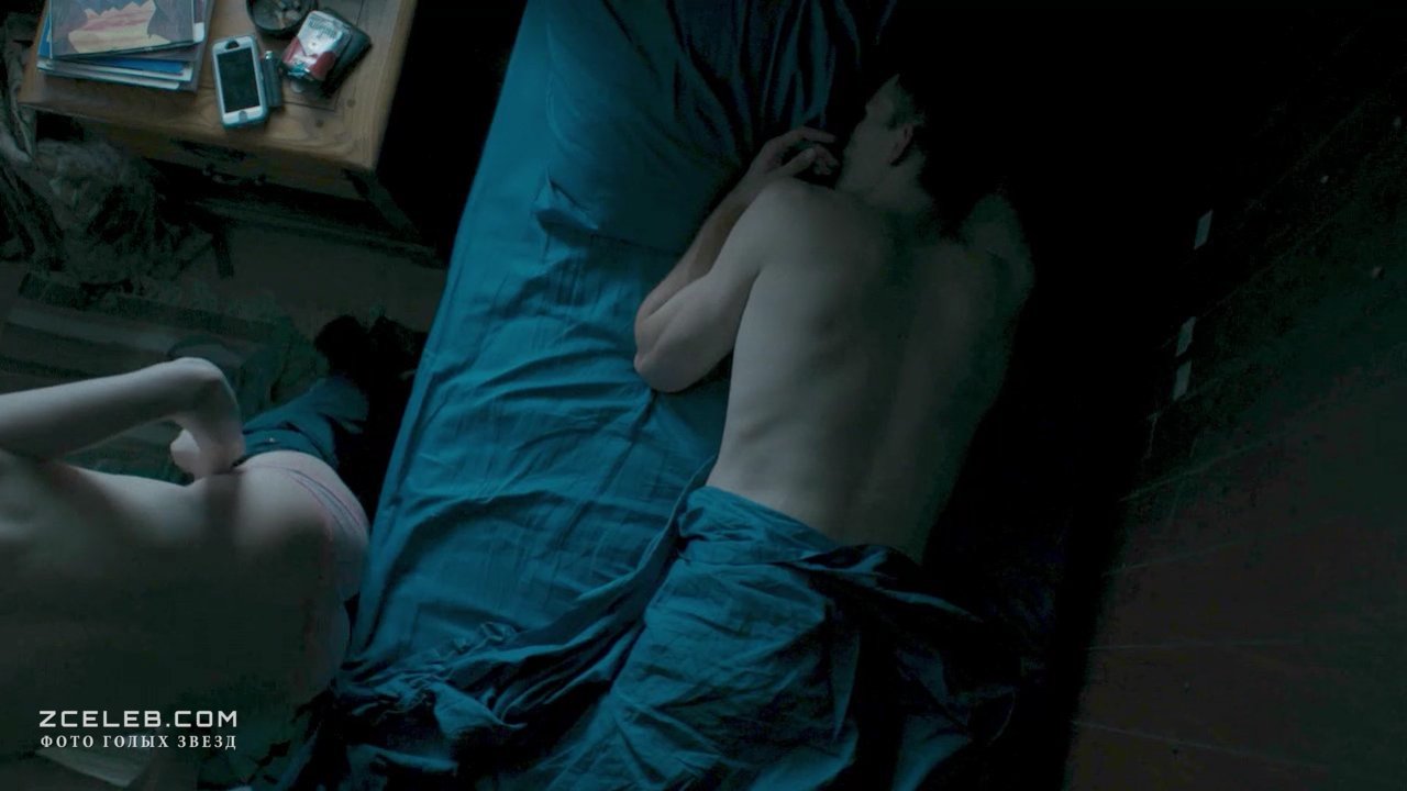 Голая Сара Хэй в сериале «Плоть и кости», 2015