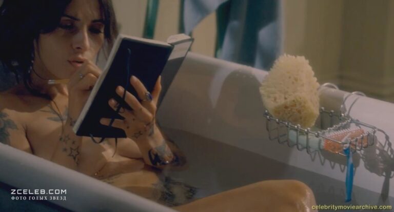golaja sara shahi v filme neuderzhimyj 2012 4c37bde
