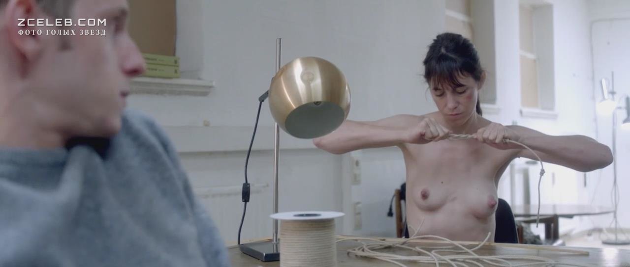 Голая Шарлотта Генсбур в фильме «Нимфоманка. Часть 2», 2013