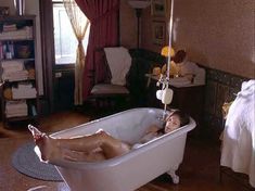 Голая Синди Кроуфорд в фильме «Потомки обезьян», 2000