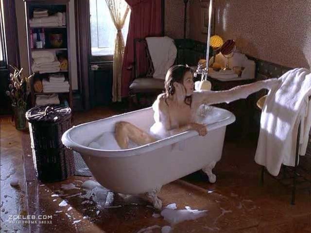 Голая Синди Кроуфорд в фильме «Потомки обезьян», 2000