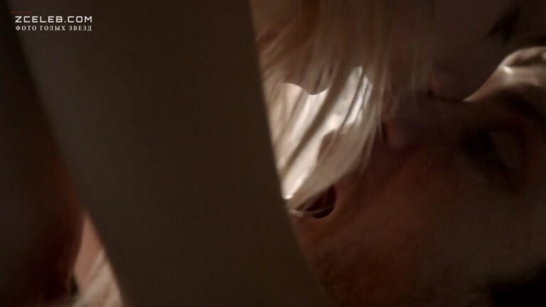 golaja siska dzhennifer konnelli v filme v vozduhe 2014 2d7221a