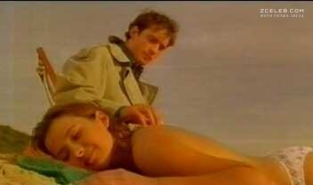 Голая Софи Марсо в фильме «Фанфан – аромат любви», 1993