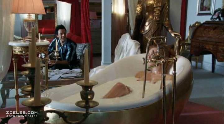 Голая Виоланте Плачидо в фильме «Моана», 2009
