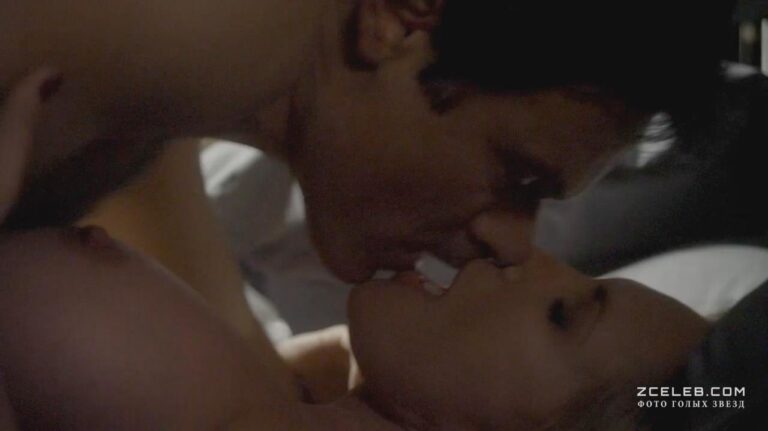 golye siski natashi henstridzh v filme znak pochjota 2015 4c3bc60