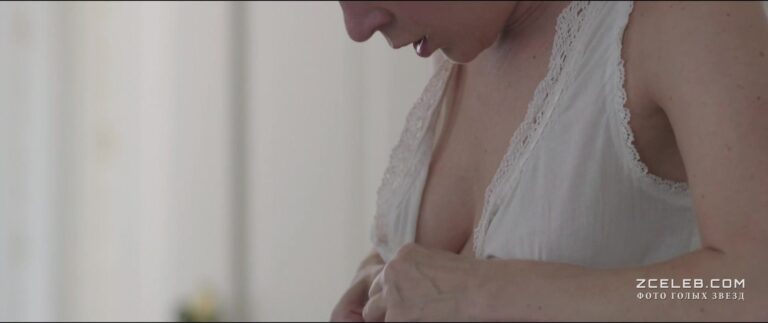 hloja sevini ogolila grud i popu v filme mest lizzi borden 2018 1493495