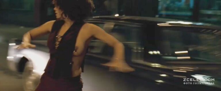 holli berri zasvetila goluju grud v filme frenki i elis 2009 44ae180