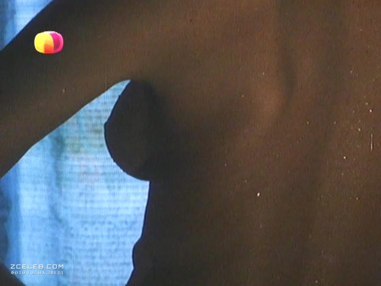Ирина Чериченко засветила грудь в фильме «Не хочу жениться!», 1993