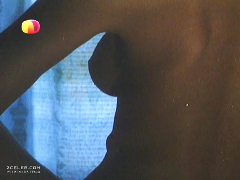 Ирина Чериченко засветила грудь в фильме «Не хочу жениться!», 1993
