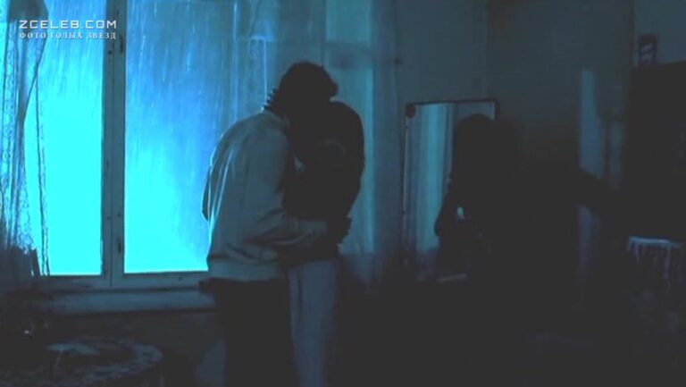 julija majboroda pokazala goluju grud v seriale morpehi 2011 6110a55