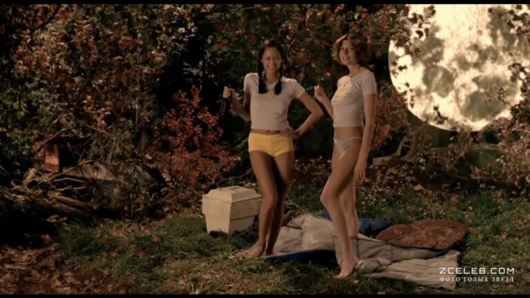 kej penaflor pokazala goluju grud v filme dzhejson x 2000 0805992