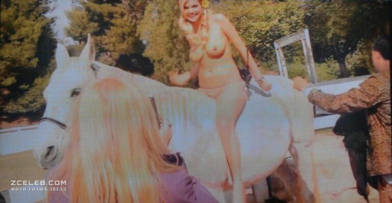 kejt apton topless v zhurnale complex avgust 2011 6fcb19c