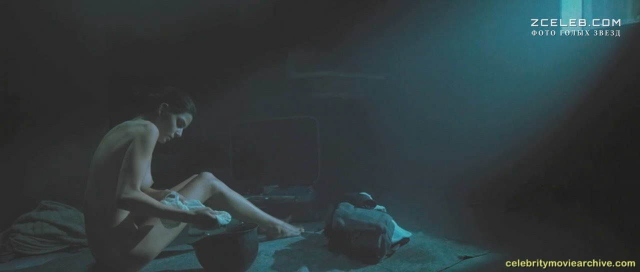 Клара Лаго снялась голой в фильме «Бункер», 2011