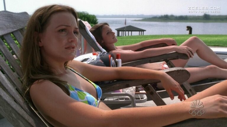 lejton mister v bikini v filme na poverhnosti 2014 c8479c9