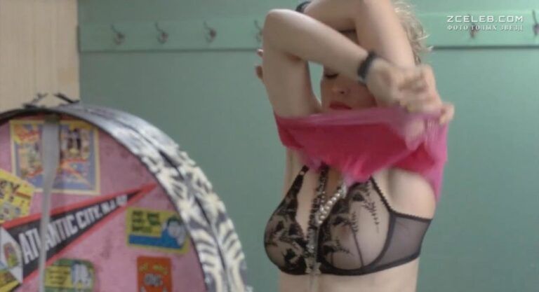 madonna zasvetila soski v filme otchajanno ishhu sjuzen 1985 56baa81