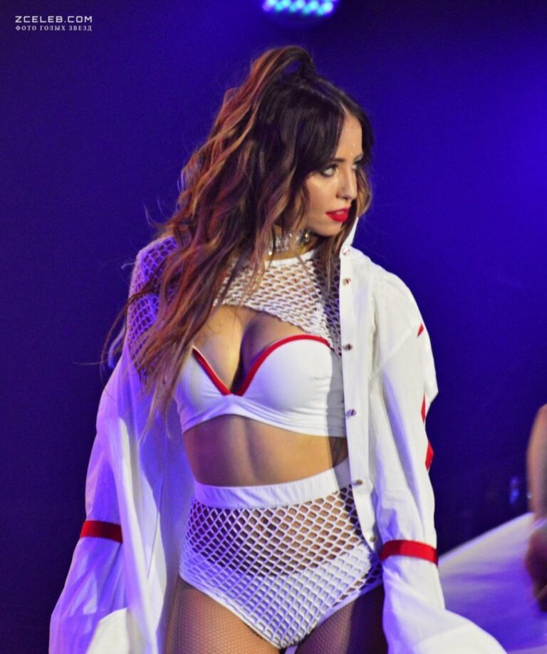 nadja dorofeeva v eroticheskom narjade na scene 2017 2cd2c68