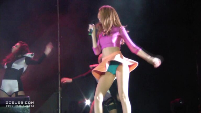 nadja dorofeeva zasvetila jarkie trusiki na scene 0e28c61