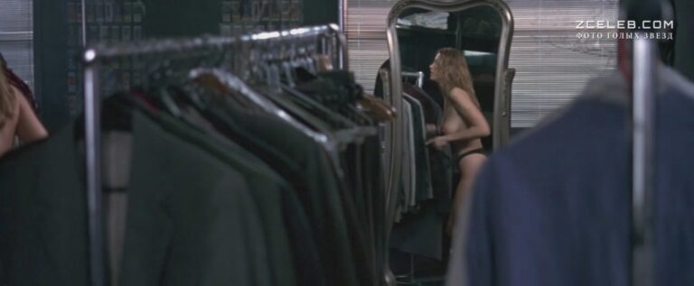 natasha henstridzh topless v filme maksimalnyj risk 1996 a945a62