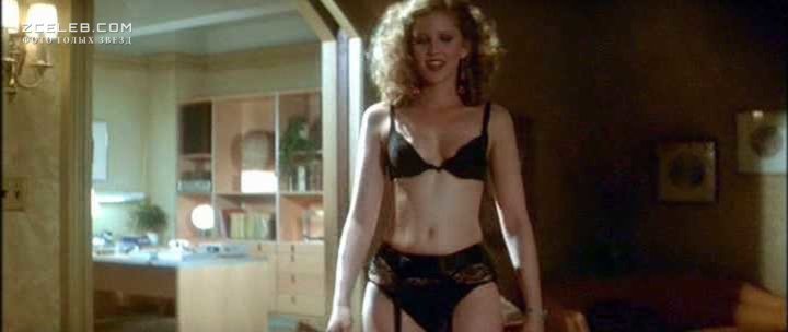 Нэнси Аллен показала голую грудь в фильме «Бритва», 1980