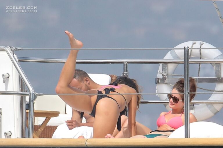 nikol sherzinger v chernom bikini na jahte 25052014 86b8dd0
