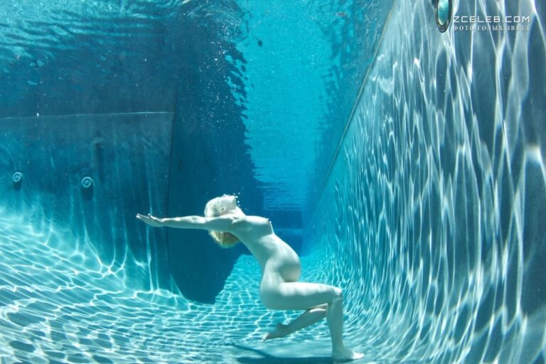 obnazhennaja beremennaja dzhenjueri dzhons pod vodoj v bassejne 464ecb3