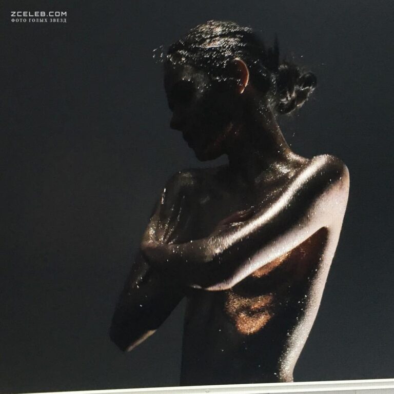 obnazhjonnaja katja li v zolotom sijanii c063f84