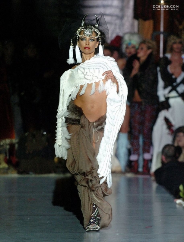 Пикантный образ Жанны Фриске на Fresh Art, 2005