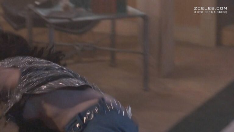 pola marshall zasvetila grud v filme vosstavshij iz ada 3 ad na zemle 1992 d0bafea