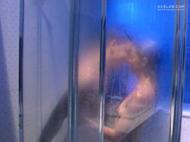 Полностью голая Николь Эггерт в фильме «Смертельный поцелуй», 1993