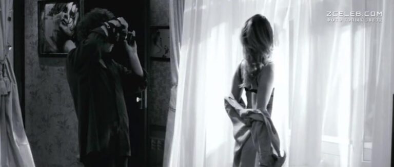 polnostju obnazhjonnaja zhanna friske v filme kto ja 2010 1b150c8