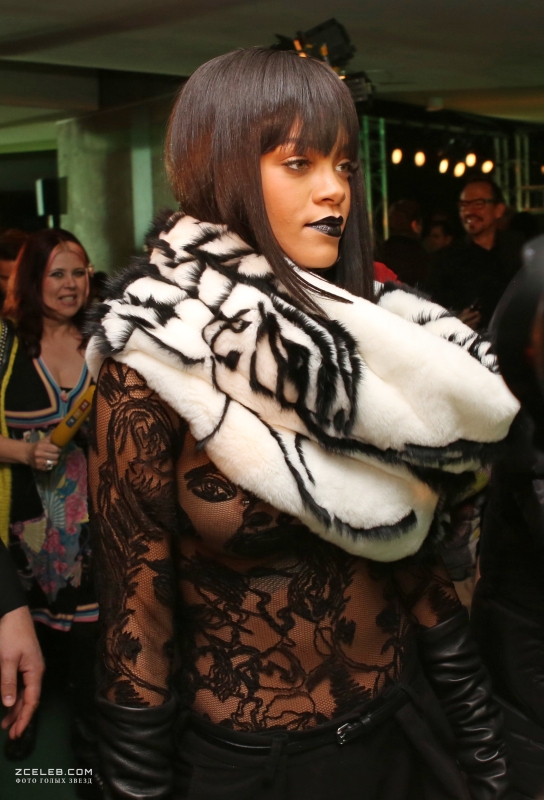 Рианна засветила сосок на Jean Paul Gaultier Fashion Show, 03.01.2014