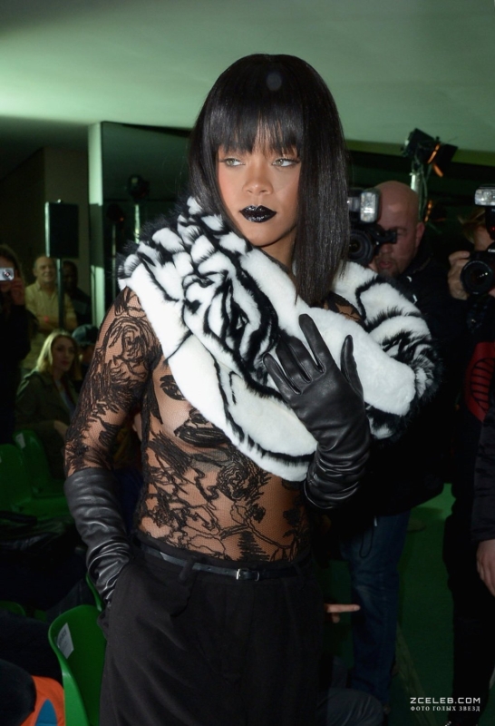 Рианна засветила сосок на Jean Paul Gaultier Fashion Show, 03.01.2014