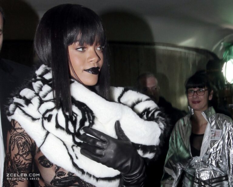 rianna zasvetila sosok na jean paul gaultier fashion show 03012014 c8ee3c0