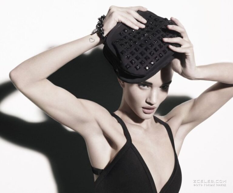 rouzi hantington uajtli snjalas topless v reklamnoj kampanii thomas wylde mart 2010 6c83ed9